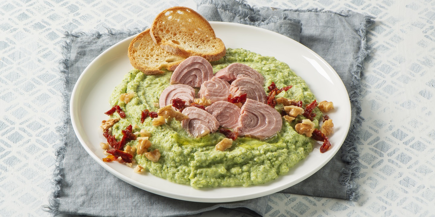 Crema di broccoli e noci con Trancetti di Tonno