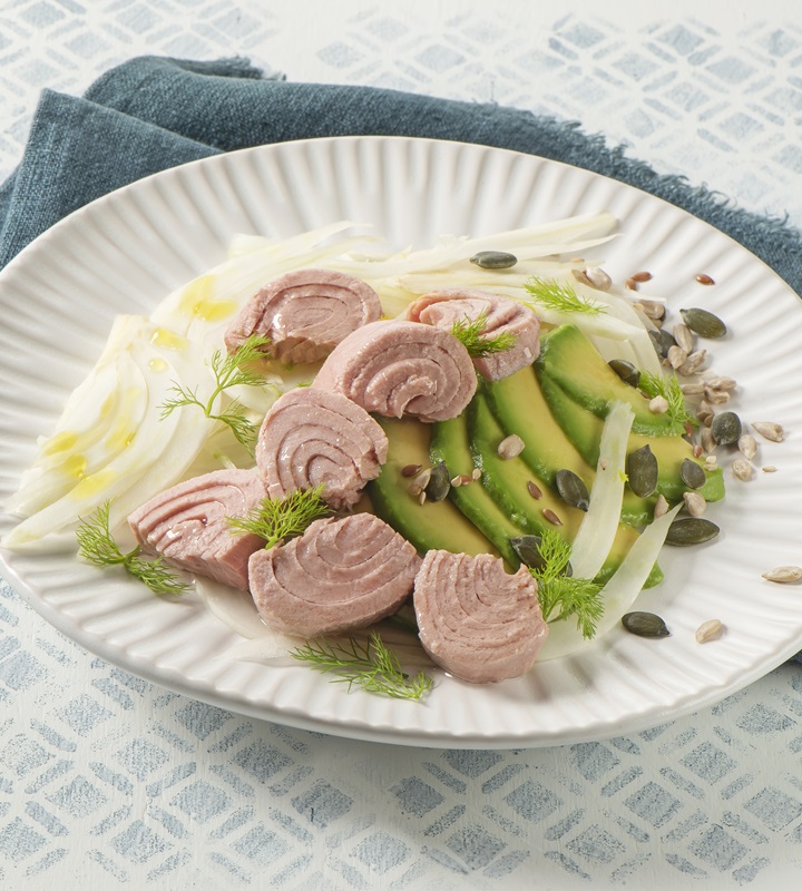 Insalata di avocado e finocchi, semi misti con Trancetti di Tonno