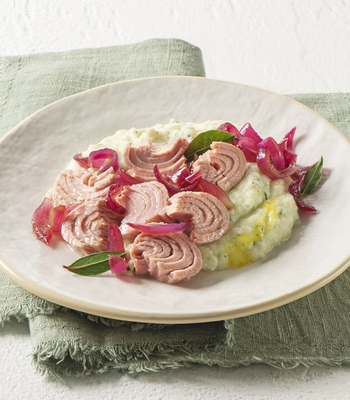 Patate soffici e cipolle caramellate con Trancetti di Tonno