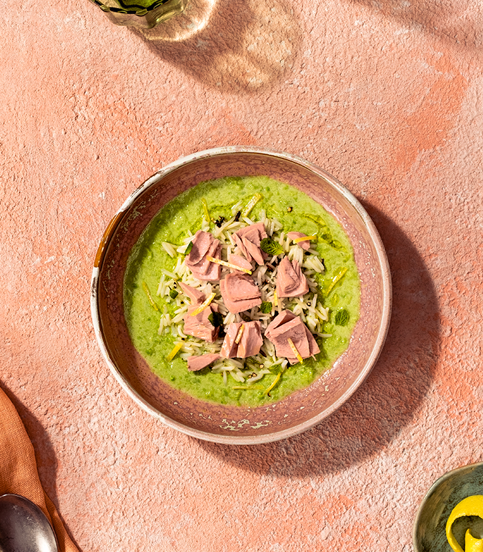 Crema di piselli con riso selvaggio, tonno e menta