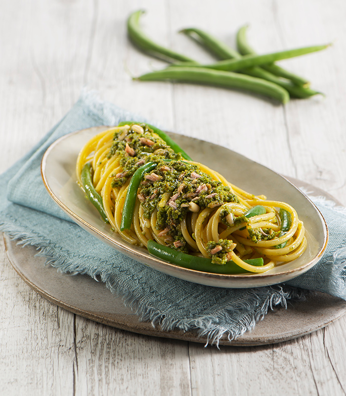 Spaghetti con Pesto al Tonno Basilico e Pinoli e fagiolini