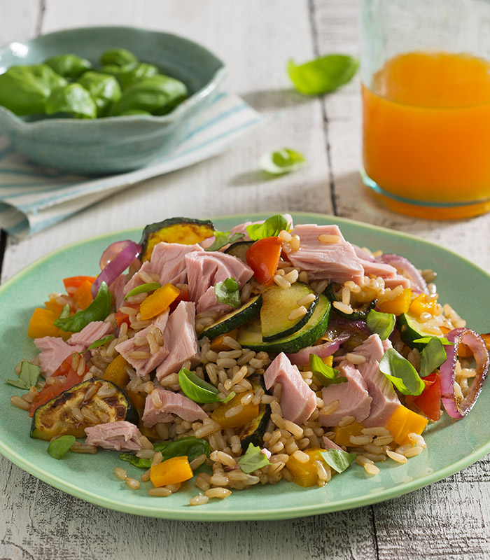 Riso integrale con tonno e verdure al basilico